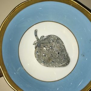 Vintage Sarah Coventry pin